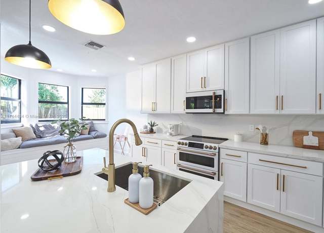 Property at 15565 SW 176th Ter, Miami, FL 33187, 4 beds, 3 baths
