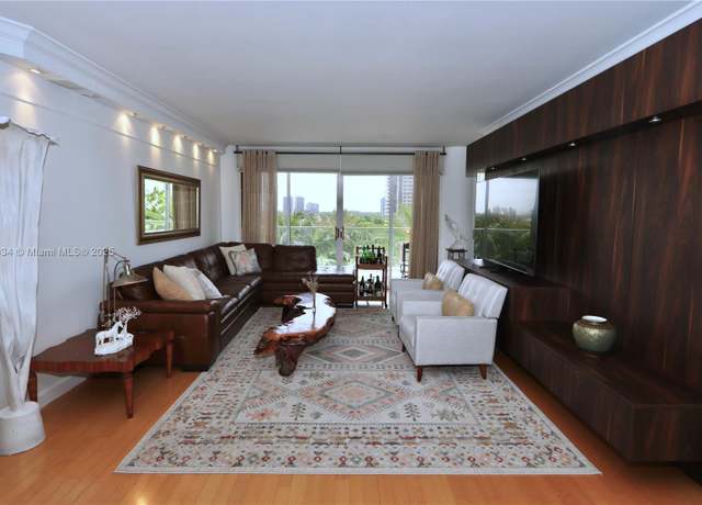 Property at 2800 Island Blvd #703, Aventura, FL 33160, 2 beds, 2 baths