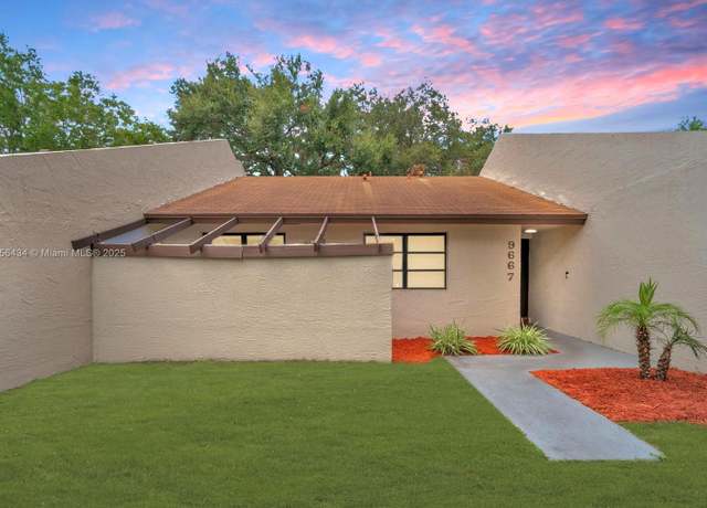 Property at 9667 NW 15th Ct, Pembroke Pines, FL 33024, 2 beds, 1.5 baths