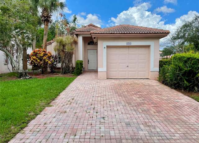 Property at 1244 NW 171st Ave, Pembroke Pines, FL 33028, 3 beds, 2 baths