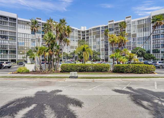Property at 800 Parkview Dr #131, Hallandale Beach, FL 33009, 3 beds, 2 baths