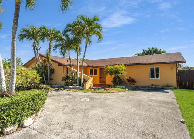 Property at 6525 SW 107th Ave, Miami, FL 33173, 4 beds, 3 baths