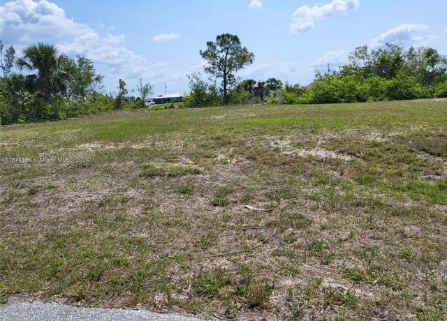 Property at 1725 NE 5th Pl, Cape Coral, FL 33909