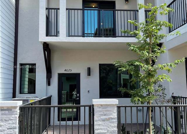 Property at 4625 NW 83rd Path #4625, Doral, FL 33166, 3 beds, 2.5 baths