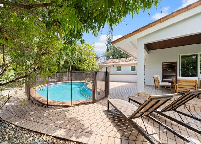 Property at 811 Trascoro Ave, Coral Gables, FL 33134, 4 beds, 5 baths