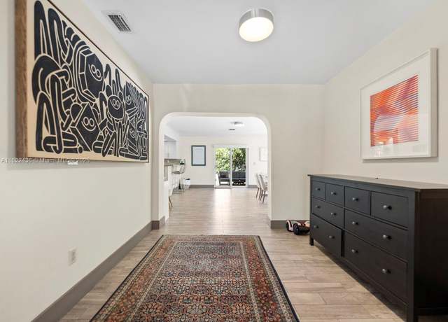 Property at 811 Trascoro Ave, Coral Gables, FL 33134, 4 beds, 5 baths