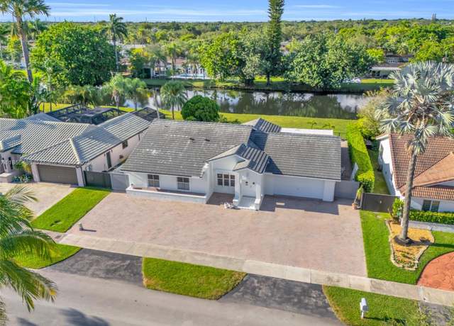 Property at 8520 SW 83rd St, Miami, FL 33143, 3 beds, 3.5 baths