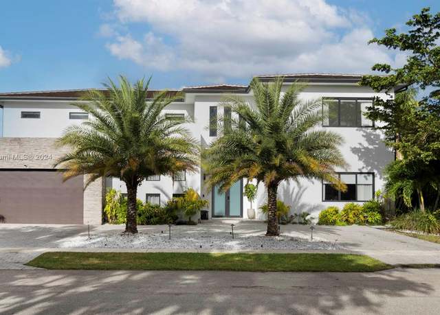 Property at 10151 SW 3rd St, Plantation, FL 33324, 5 beds, 4.5 baths