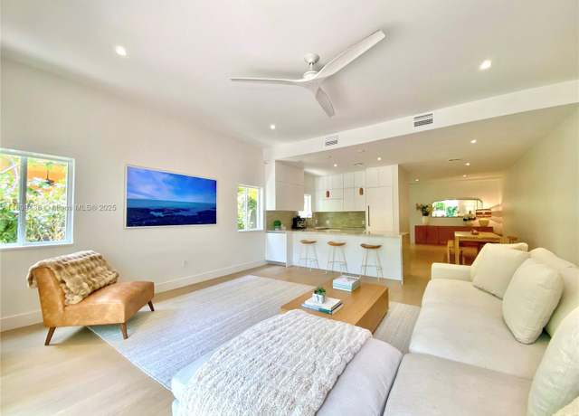 Property at 3146 Mcdonald St #3146, Miami, FL 33133, 3 beds, 2.5 baths