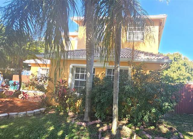 Property at 15993 SW 151st Ter, Miami, FL 33196, 6 beds, 4 baths