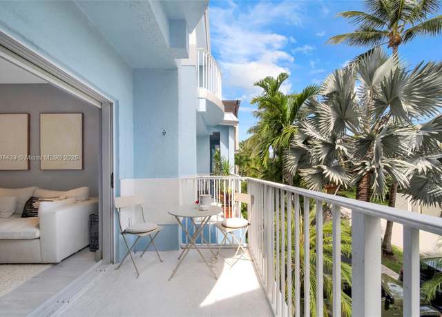 Property at 381 Franklin St, Hollywood, FL 33019, 3 beds, 3.5 baths