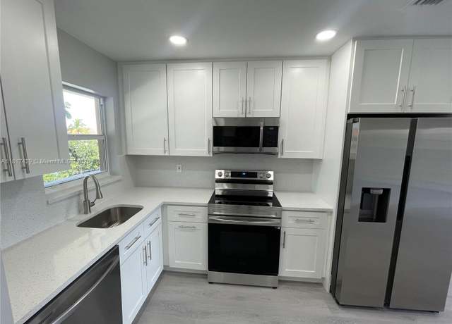 Property at 7960 N Sunrise Lakes Dr #304, Sunrise, FL 33322, 2 beds, 2 baths