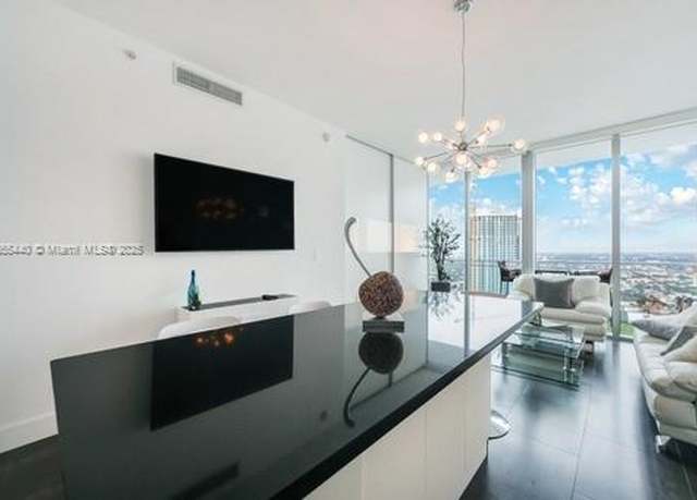 Property at 92 SW 3 St #5108, Miami, FL 33130, 1 bed, 1.5 baths