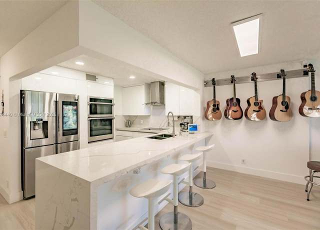 Property at 201 SE 11th Ter #104, Dania Beach, FL 33004, 2 beds, 2 baths