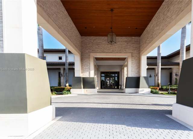 Property at 10013 NW 89th Ter, Doral, FL 33178, 3 beds, 2.5 baths