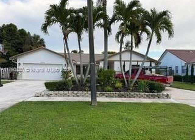 Property at 9900 NW 11th St, Plantation, FL 33322, 5 beds, 3 baths