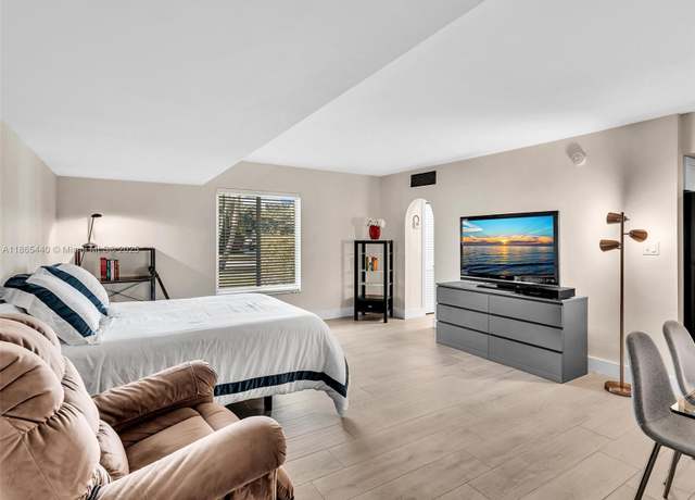 Property at 301 Sunrise Dr Unit 1DW, Key Biscayne, FL 33149, 1 bath