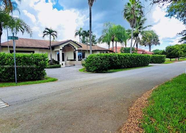 Property at 10375 SW 111th St, Miami, FL 33176, 5 beds, 4.5 baths