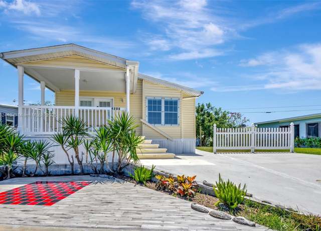 Property at 4206 Mocking Bird Dr, Boynton Beach, FL 33436, 2 beds, 2 baths
