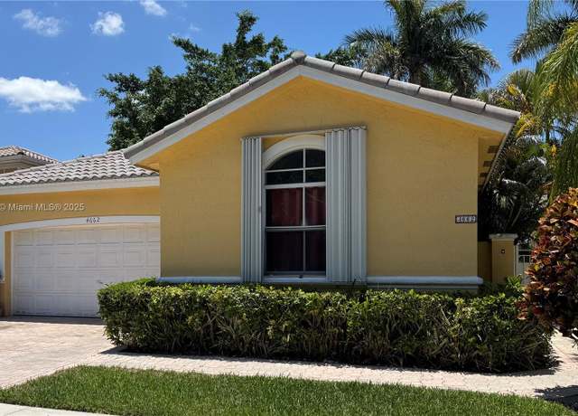 Property at 4662 NW 94th Ct, Doral, FL 33178, 3 beds, 2 baths