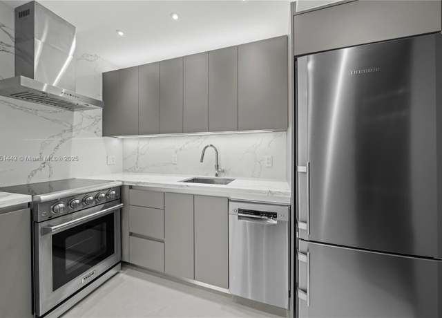 Property at 999 Brickell Bay Dr #904, Miami, FL 33131, 2 beds, 2 baths