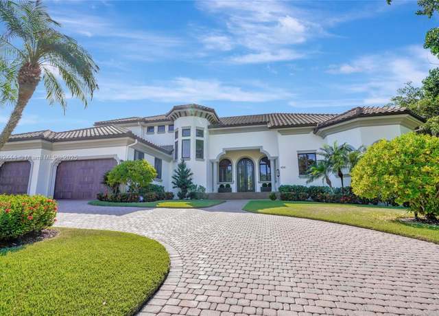 Property at 606 Binnacle Dr, Naples, FL 34103, 6 beds, 5 baths