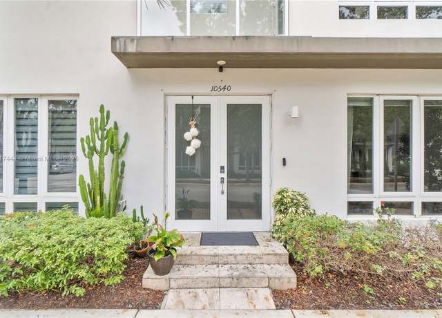 Property at 10540 NW 63rd Ter, Doral, FL 33178, 4 beds, 3 baths