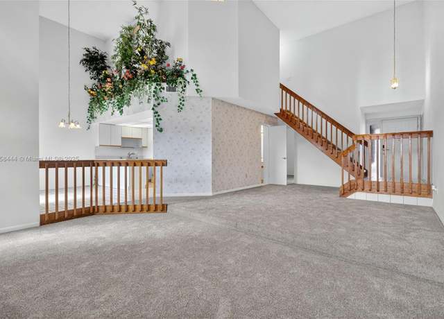 Property at 1042 SW 113th Ter, Pembroke Pines, FL 33025, 3 beds, 2.5 baths
