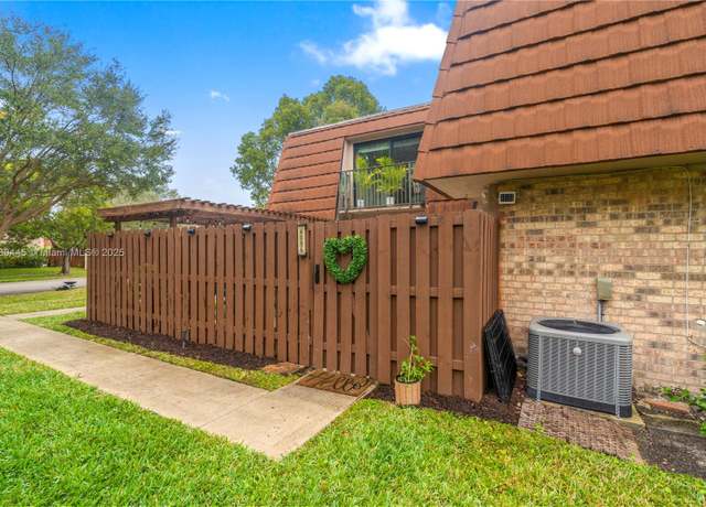 Property at 4084 Forest Hill Dr #4084, Cooper City, FL 33026, 2 beds, 2.5 baths