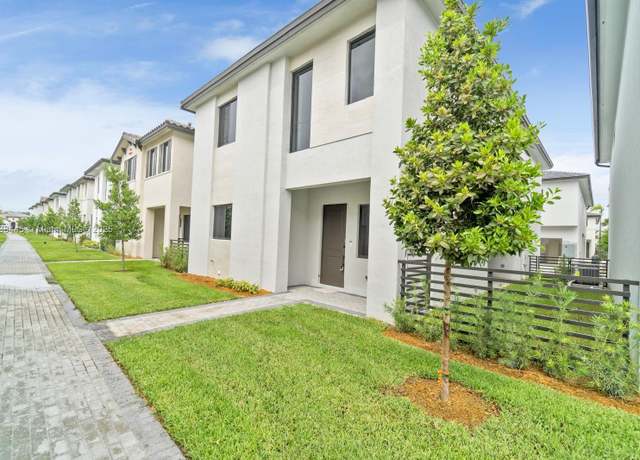 Property at 4330 NW 80th Ct, Doral, FL 33166, 4 beds, 3.5 baths