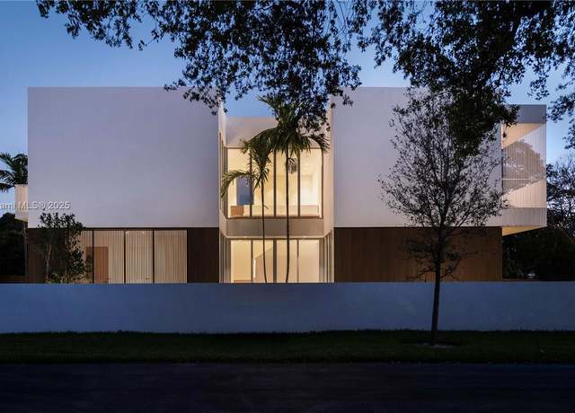 Property at 6800 SW 83rd Pl, Miami, FL 33143, 4 beds, 4.5 baths