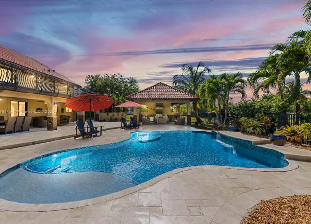 Property at 11915 Green Oak Dr, Davie, FL 33330, 6 beds, 4 baths