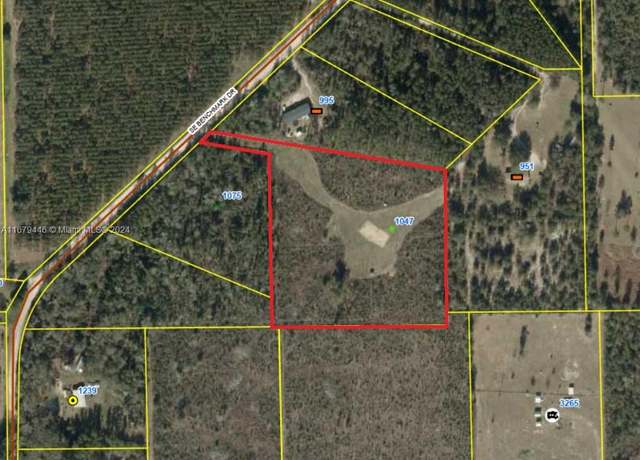 Property at 1047 SE Benchmark Dr, FL 32059