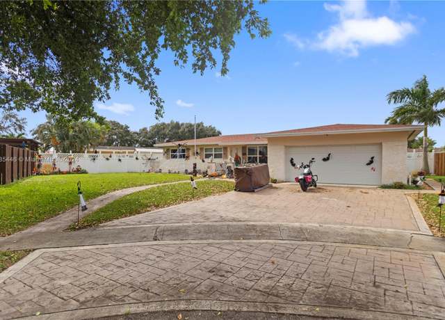 Property at 8440 NW 18th St, Pembroke Pines, FL 33024, 4 beds, 2 baths