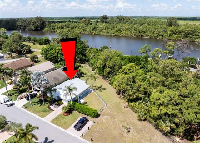 Property at 8904 SW Fishermans Wharf Dr, Stuart, FL 34997, 3 beds, 2 baths