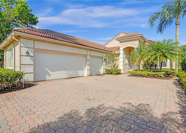 Property at 8246 S Spyglass Dr, West Palm Beach, FL 33412, 3 beds, 2.5 baths