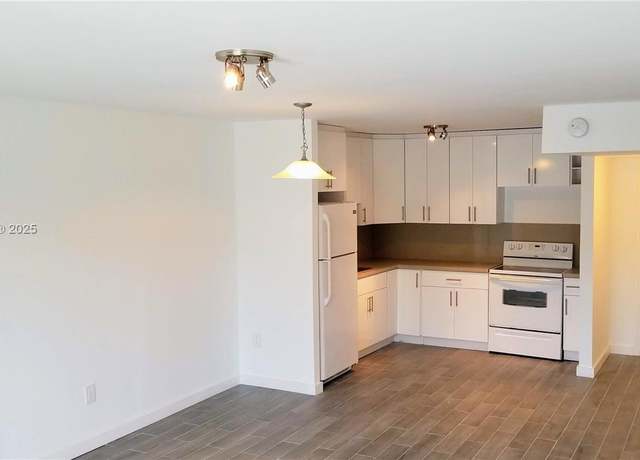 Property at 15205 NE 6th Ave Unit D204, Miami, FL 33162, 1 bed, 1.5 baths