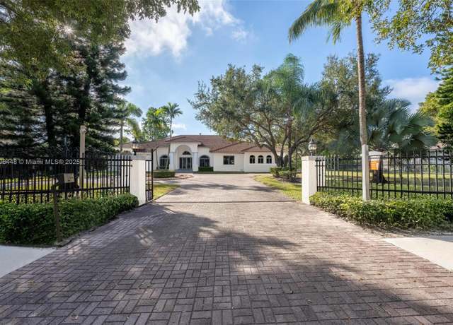 Property at 7260 SW 100th St, Pinecrest, FL 33156, 5 beds, 5 baths