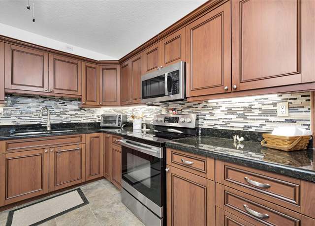 Property at 5208 NE 24th Ter Unit F318, Fort Lauderdale, FL 33308, 2 beds, 1 bath