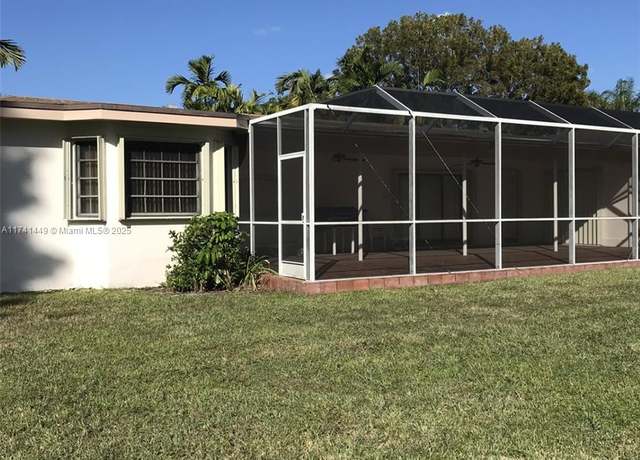 Property at 10220 SW 141st St, Miami, FL 33176, 4 beds, 2.5 baths