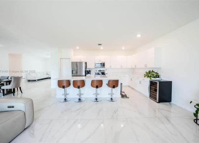 Property at 19080 SW 133 Ct, Miami, FL 33177, 5 beds, 4.5 baths