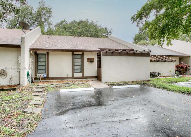 Property at 9820 NW 15th Ct, Pembroke Pines, FL 33024, 2 beds, 2 baths