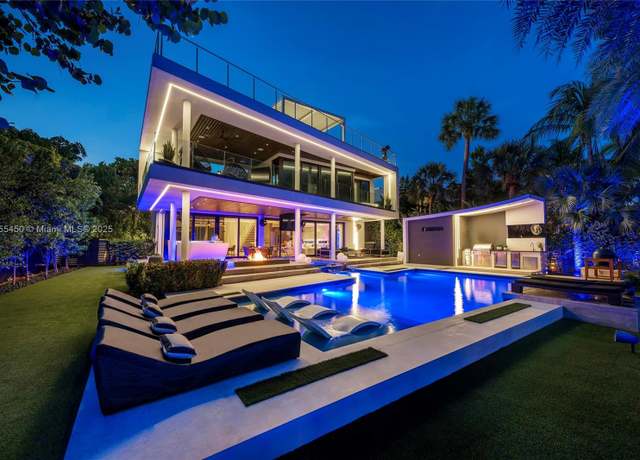 Property at 528 Lakeview Ct, Miami Beach, FL 33140, 5 beds, 7.5 baths