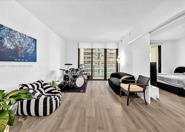 Property at 1010 Brickell Ave #2208, Miami, FL 33131, 1 bed, 1.5 baths