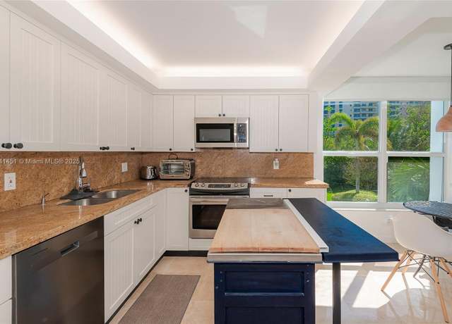 Property at 609 Ocean Dr Unit 2H, Key Biscayne, FL 33149, 2 beds, 2 baths