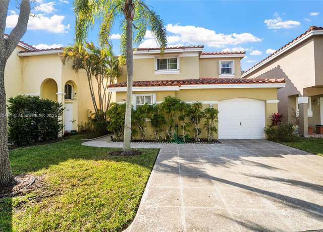 Property at 1762 E Trafalgar Cir, Hollywood, FL 33020, 4 beds, 2.5 baths
