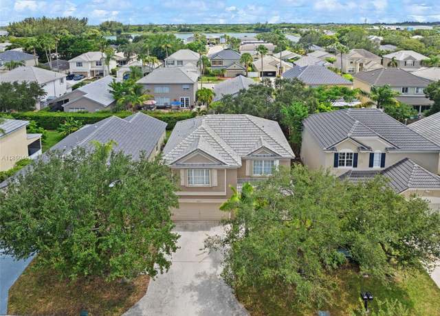 Property at 9842 N Grand Duke Cir, Tamarac, FL 33321, 3 beds, 2.5 baths