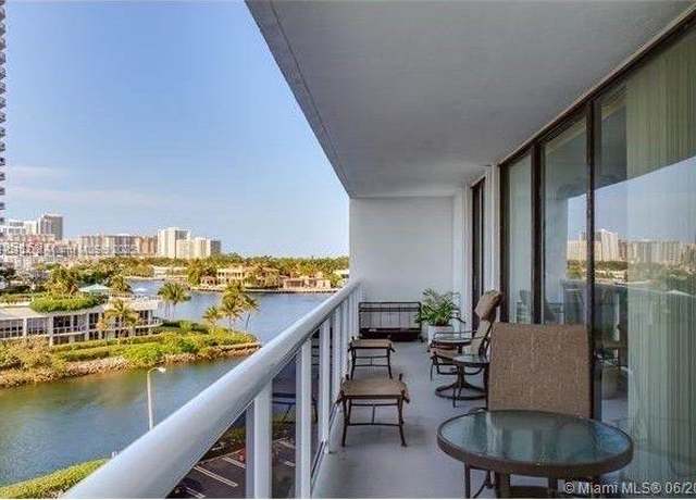 Property at 20515 E Country Club Dr #1449, Aventura, FL 33180, 2 beds, 2 baths