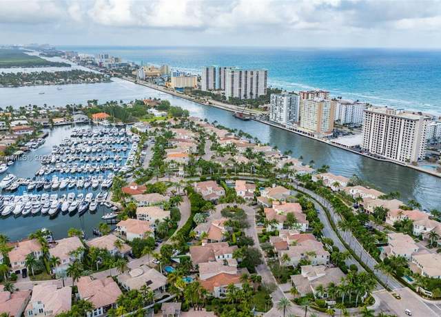 Property at 834 E Spinnaker Dr E, Hollywood, FL 33019, 3 beds, 2.5 baths