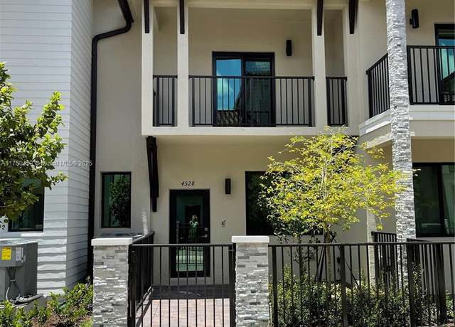 Property at 4528 NW 83rd Path #4528, Doral, FL 33166, 3 beds, 2.5 baths